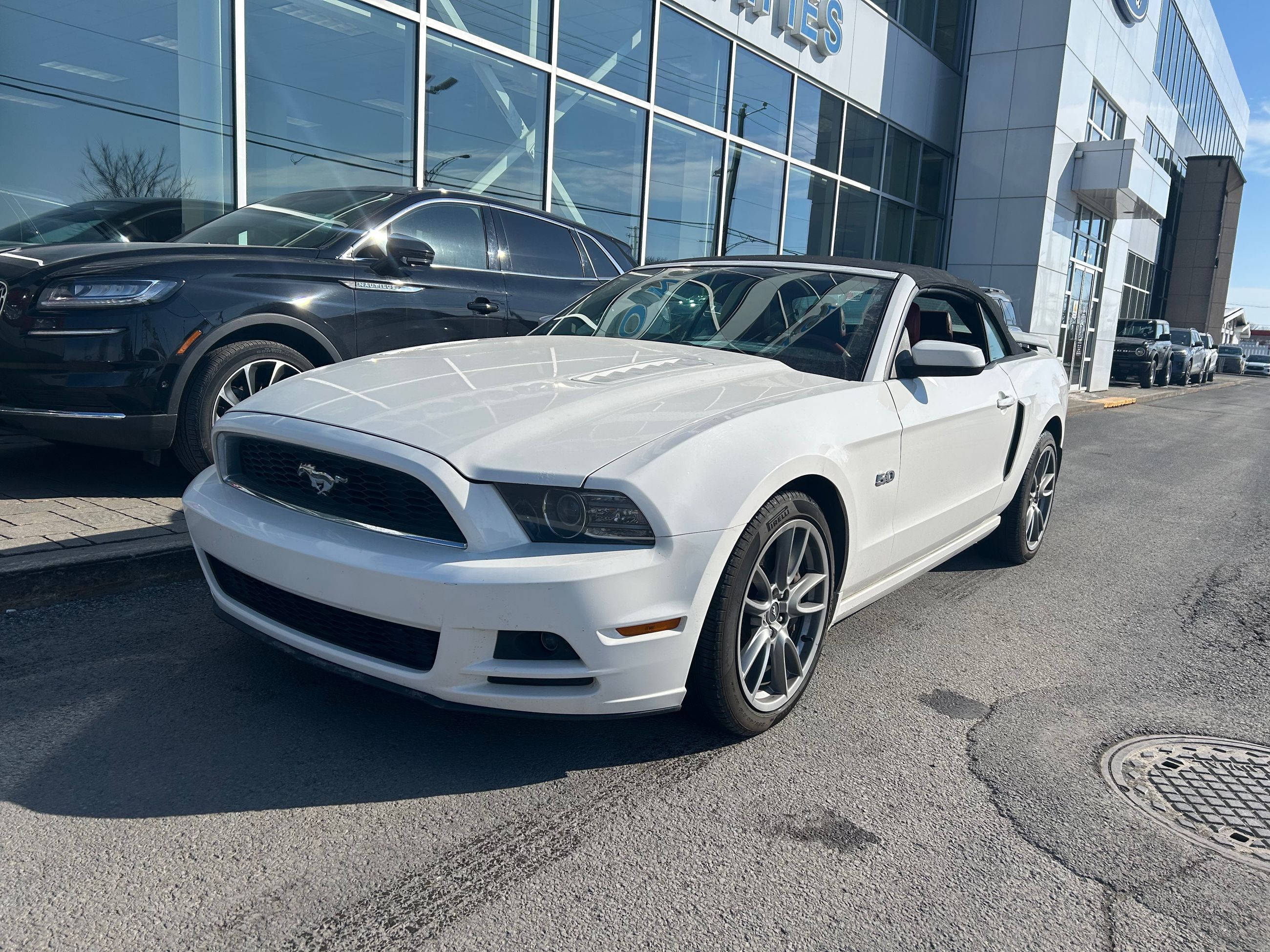 2013 Ford Mustang convertible - 1