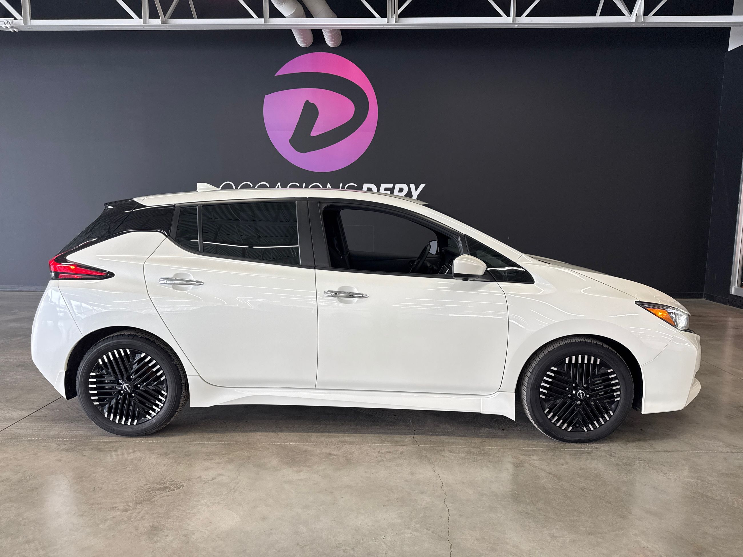 2023 Nissan LEAF