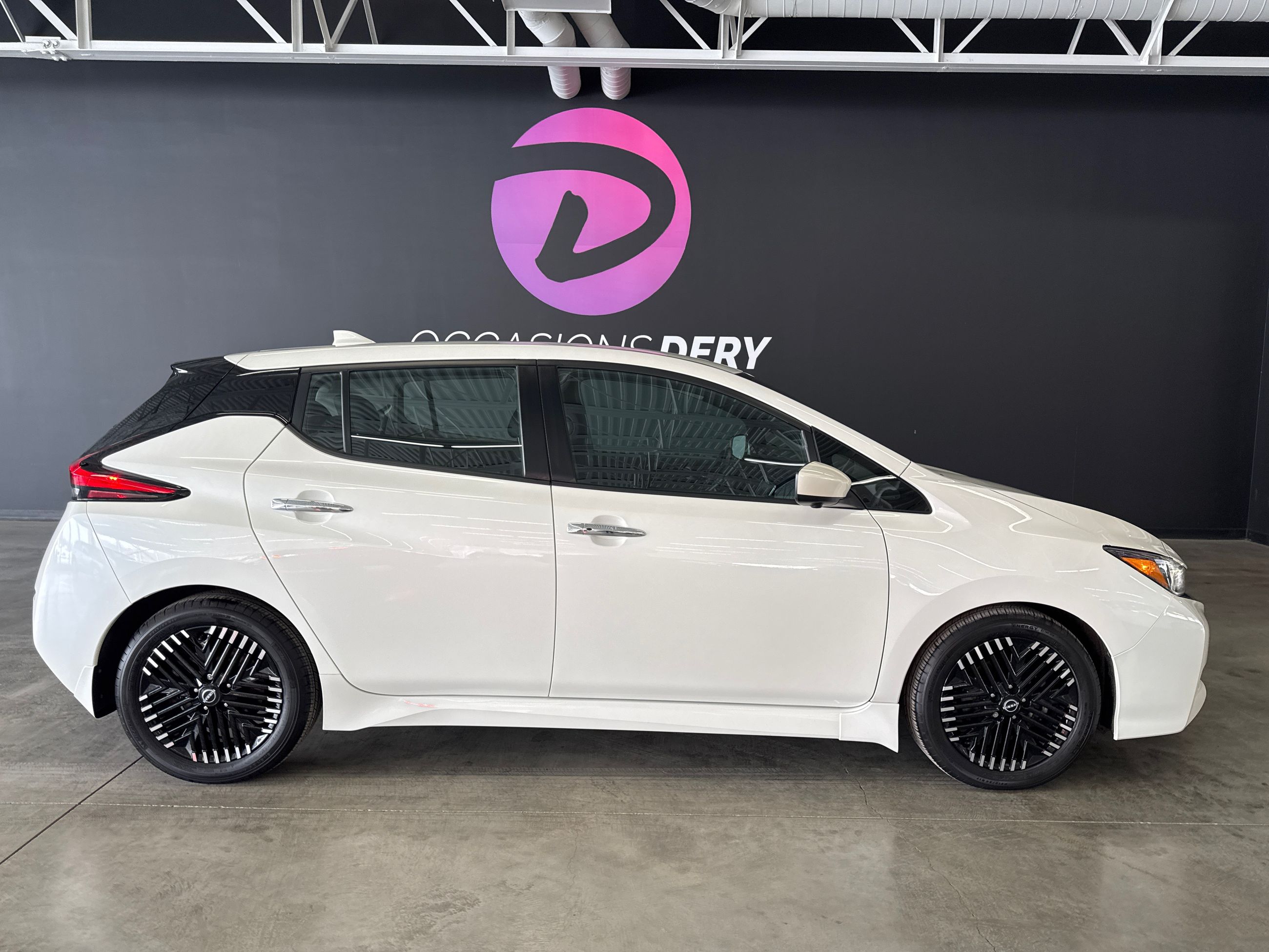 2023 Nissan LEAF