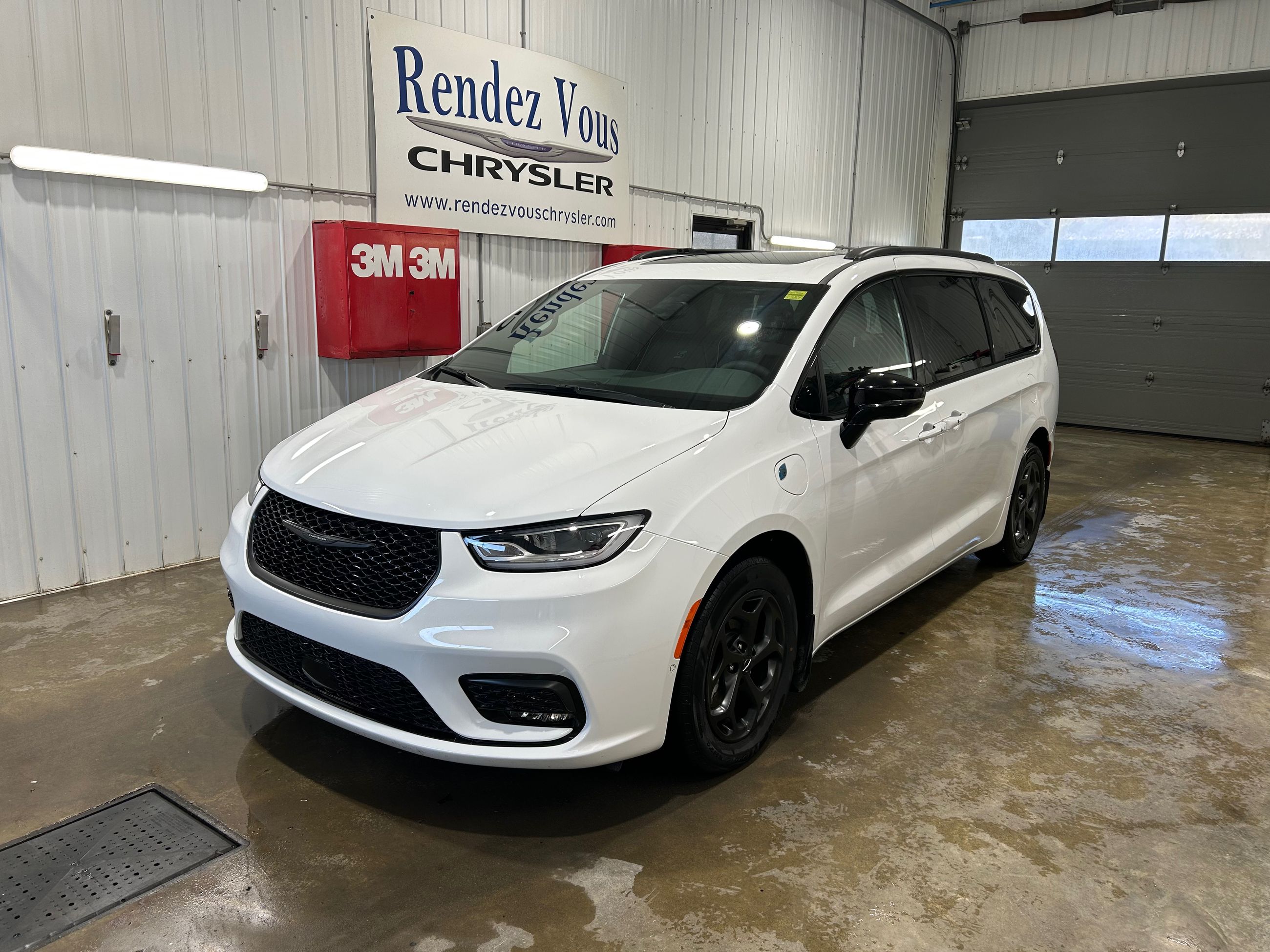 2024 Chrysler PACIFICA HYBRID