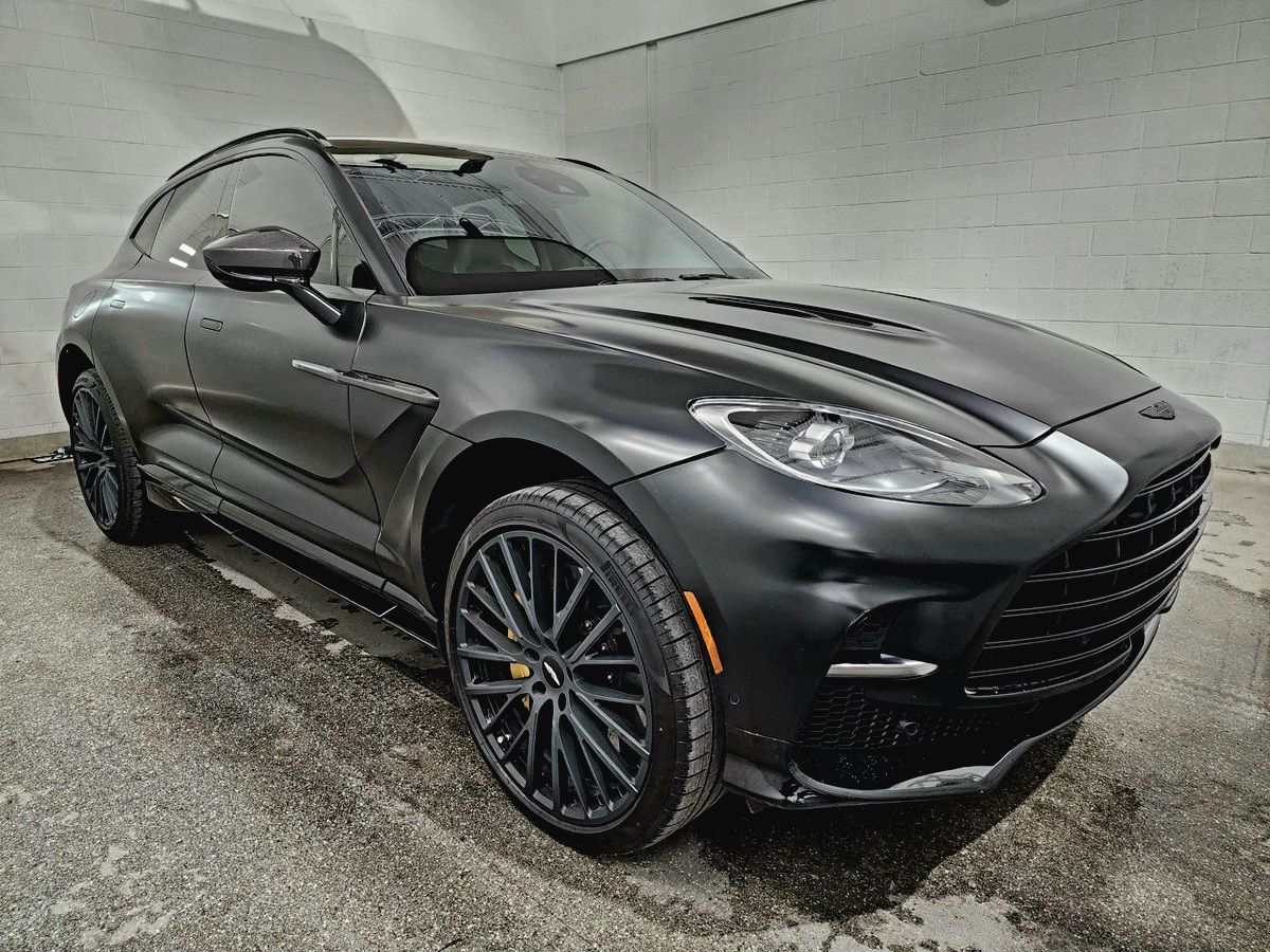2023 Aston Martin DBX