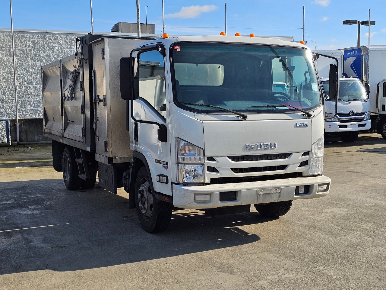 2022 Isuzu NRR
