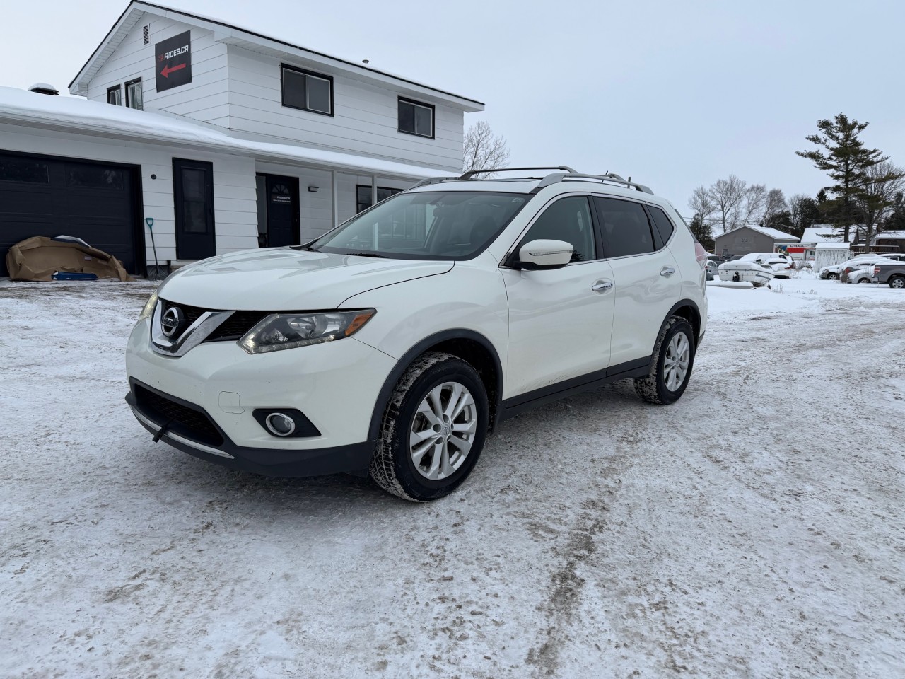 2014 Nissan Rogue SV - 1